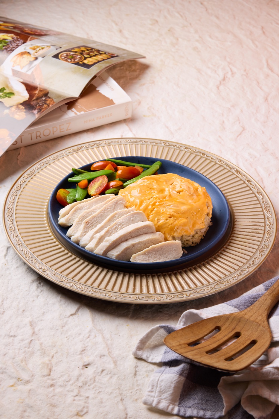 ถั่วลันเตาผัด อกไก่นึ่ง — Stir-fried Snow Peas with Steamed Chicken Breast